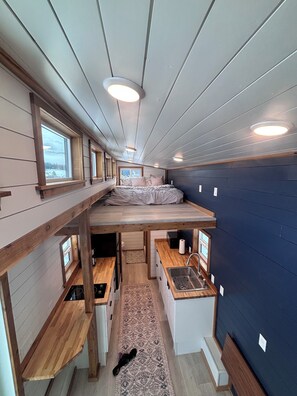 Room - The Onyx Cabin at Common Ground (Garden Valley)