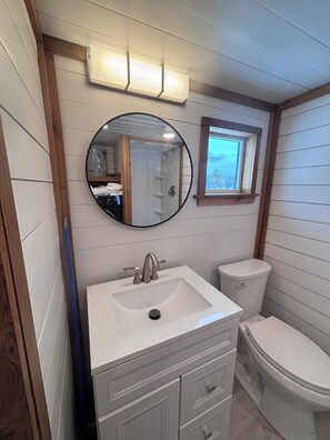 Bathroom - The Onyx Cabin at Common Ground (Garden Valley)