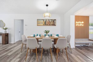 Dining - Modern 3BR Home in Bradenton Near Anna Maria Island Beaches. Pets Welcome! (Bradenton)