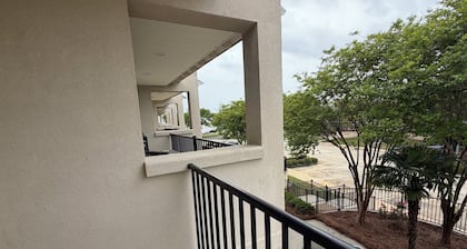 No Egrets: 2 BR Condo Gulf Views, Pool, Walk to Beach, Golf Cart District