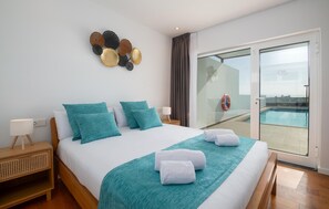 4 bedrooms, travel cot, free WiFi - Stunning home in Lanzarote with private swimming pool, can be inside or outside (Lanzarote)