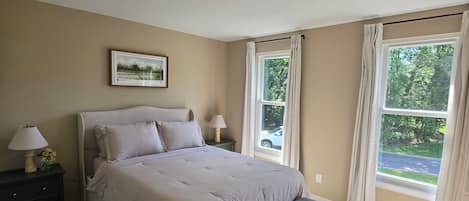 4 bedrooms, desk, iron/ironing board, WiFi