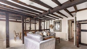 TV - Grade II Listed Tudor Charm by Windsor Castle (Windsor)