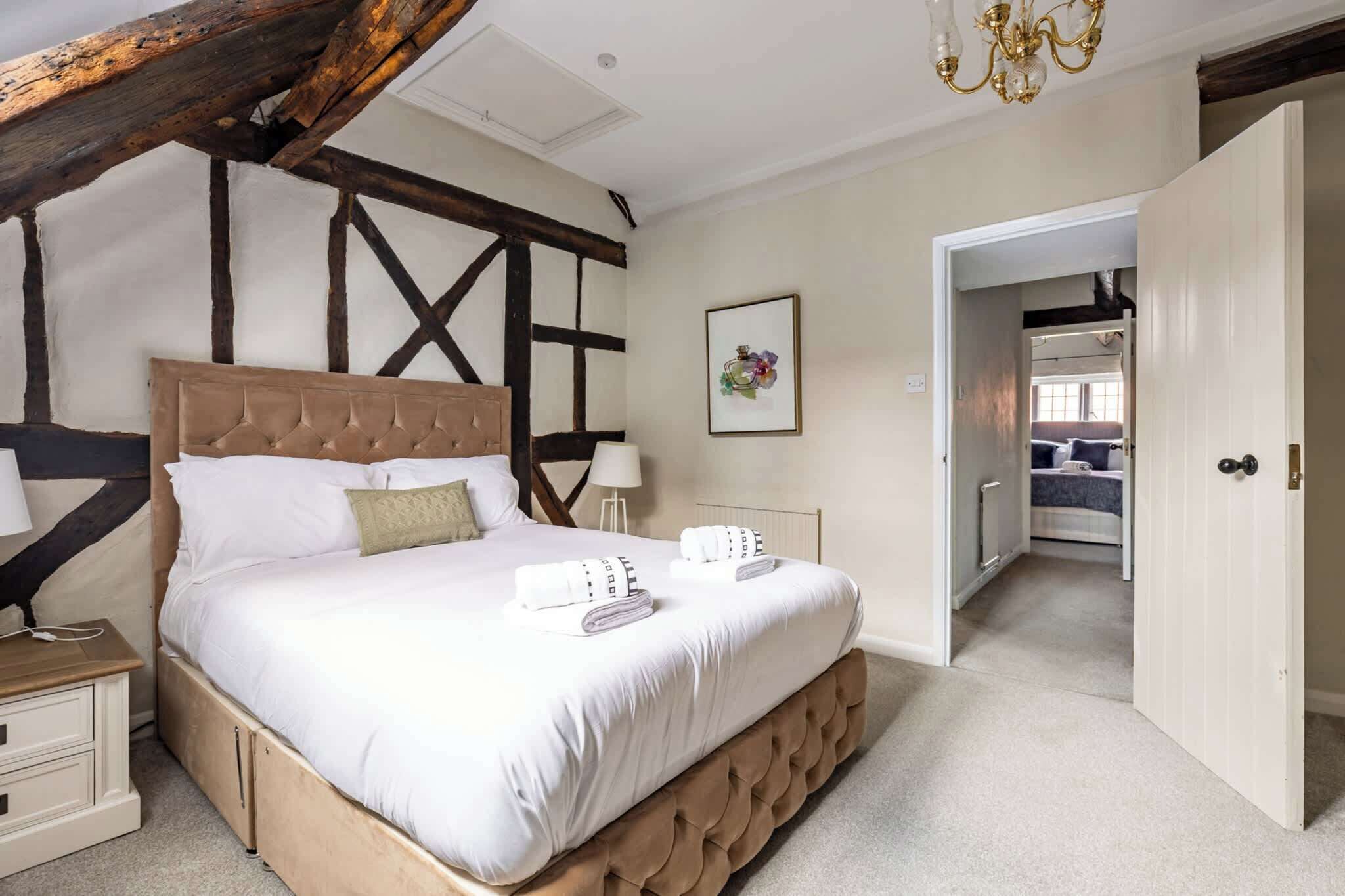 3 bedrooms, iron/ironing board, bed sheets