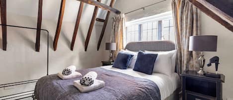 Iron/ironing board, bed sheets