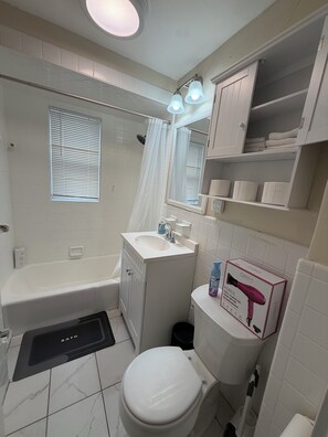 Bathroom - Cozy 4BR Near Tufts 
15 from Boston 
Driveway & AC (Somerville)