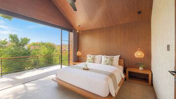 Un dormitorio moderno con una cama grande, techo de madera y vistas al exterior.