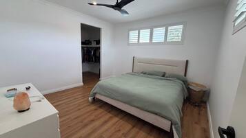 Iron/ironing board, internet, bed sheets