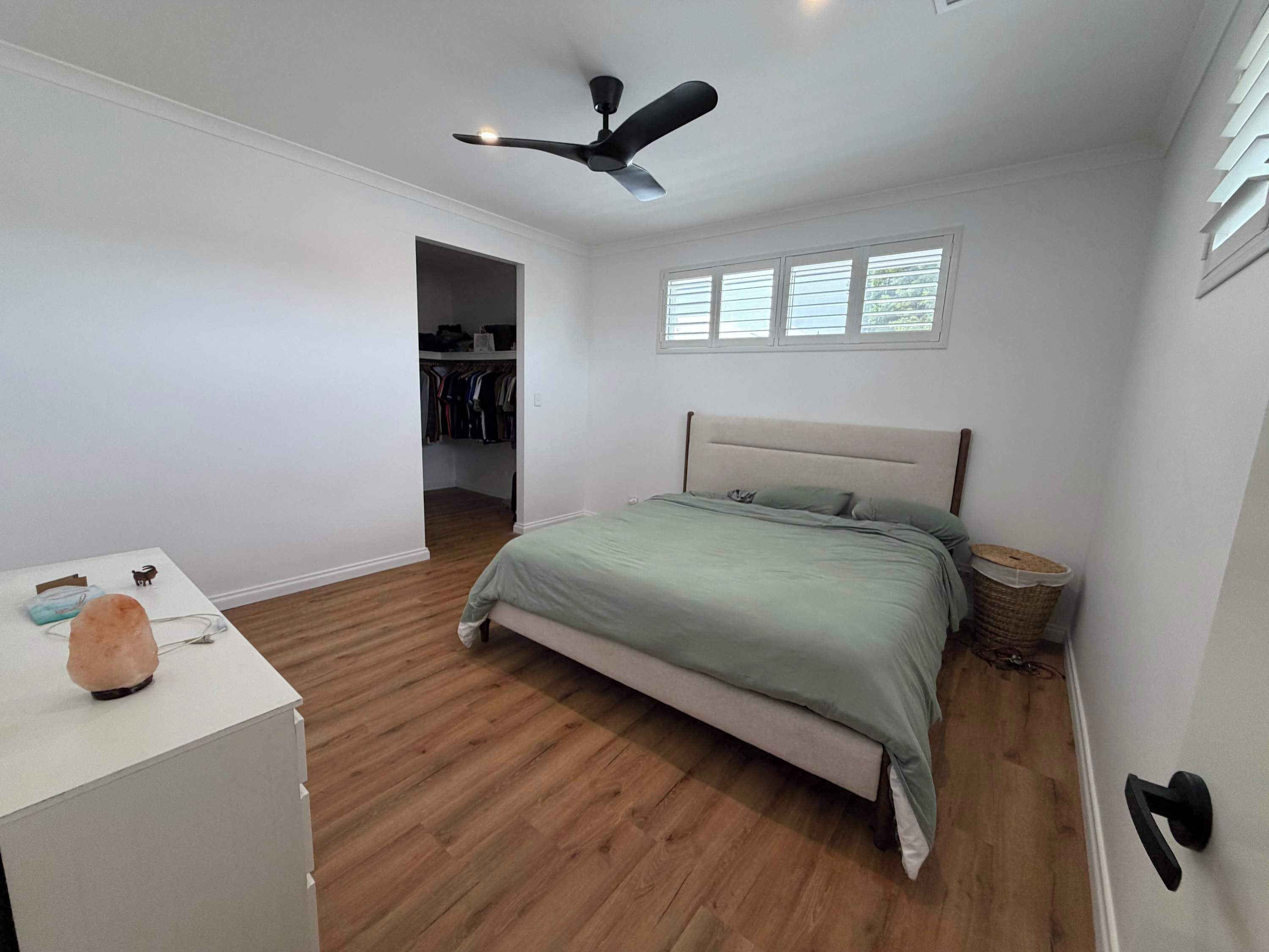 4 bedrooms, iron/ironing board, Internet, bed sheets