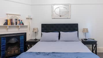1 habitación, tabla de planchar con plancha, wifi y ropa de cama