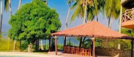 12 outdoor pools