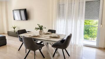 Appartamento Luxury, 3 camere da letto, aria condizionata, vista parco | Pasti