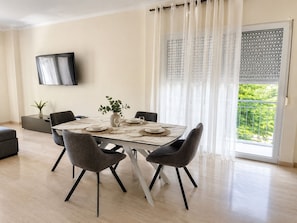 Luksusleilighet, 3 soverom, aircondition, parkutsikt | Spiseområde