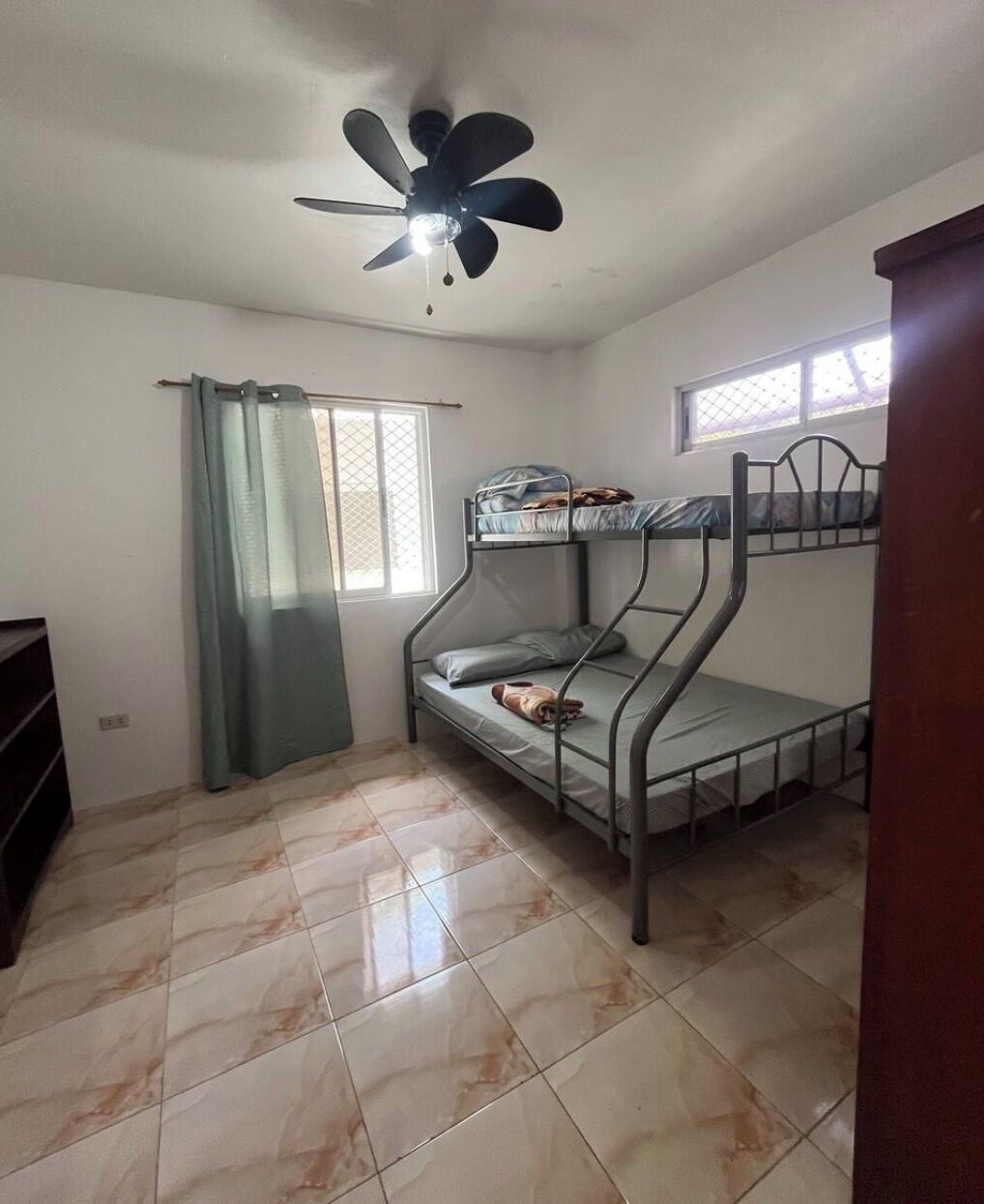 3 bedrooms, WiFi, bed sheets