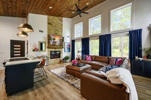 TV, fireplace, stereo - Reconnect Cabin · Couples Cabin: Hot Tub, Sauna & Pet Friendly (Broken Bow)