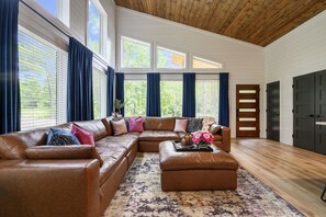 TV, fireplace, stereo - Reconnect Cabin · Couples Cabin: Hot Tub, Sauna & Pet Friendly (Broken Bow)