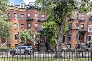 Exterior - Luxury 1 BR condo in South-End Boston, walk to Back Bay, Prudential, Copley (Boston)