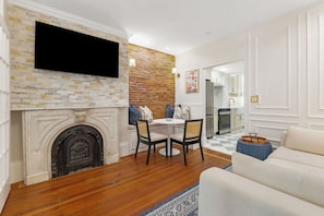 Living area - Luxury 1 BR condo in South-End Boston, walk to Back Bay, Prudential, Copley (Boston)