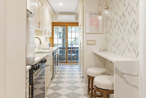 Private kitchen - Luxury 1 BR condo in South-End Boston, walk to Back Bay, Prudential, Copley (Boston)