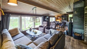Smart TV, fireplace - Beautiful home in Treungen with sauna (Treungen)