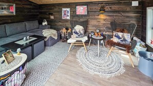 Smart TV, fireplace - Beautiful home in Treungen with sauna (Treungen)