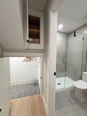 Bathroom - Modern studio in Vancouver with private bathroom, 15mn from downtown and airport (Vancouver)