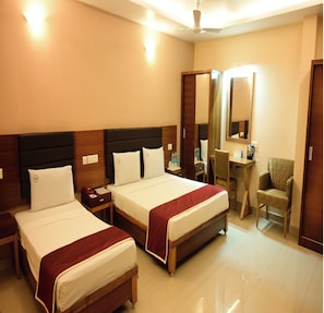 Hypo-allergenic bedding, desk, free WiFi, bed sheets - Hotel Pams Mayiladuthurai (Mayiladuthurai)