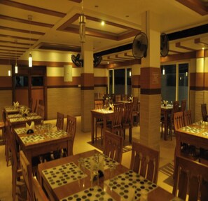 Dining - Hotel Pams Mayiladuthurai (Mayiladuthurai)