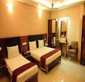 Hypo-allergenic bedding, desk, free WiFi, bed sheets - Hotel Pams Mayiladuthurai (Mayiladuthurai)