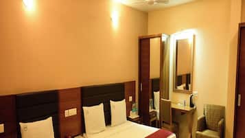 Suite | Desk, free WiFi