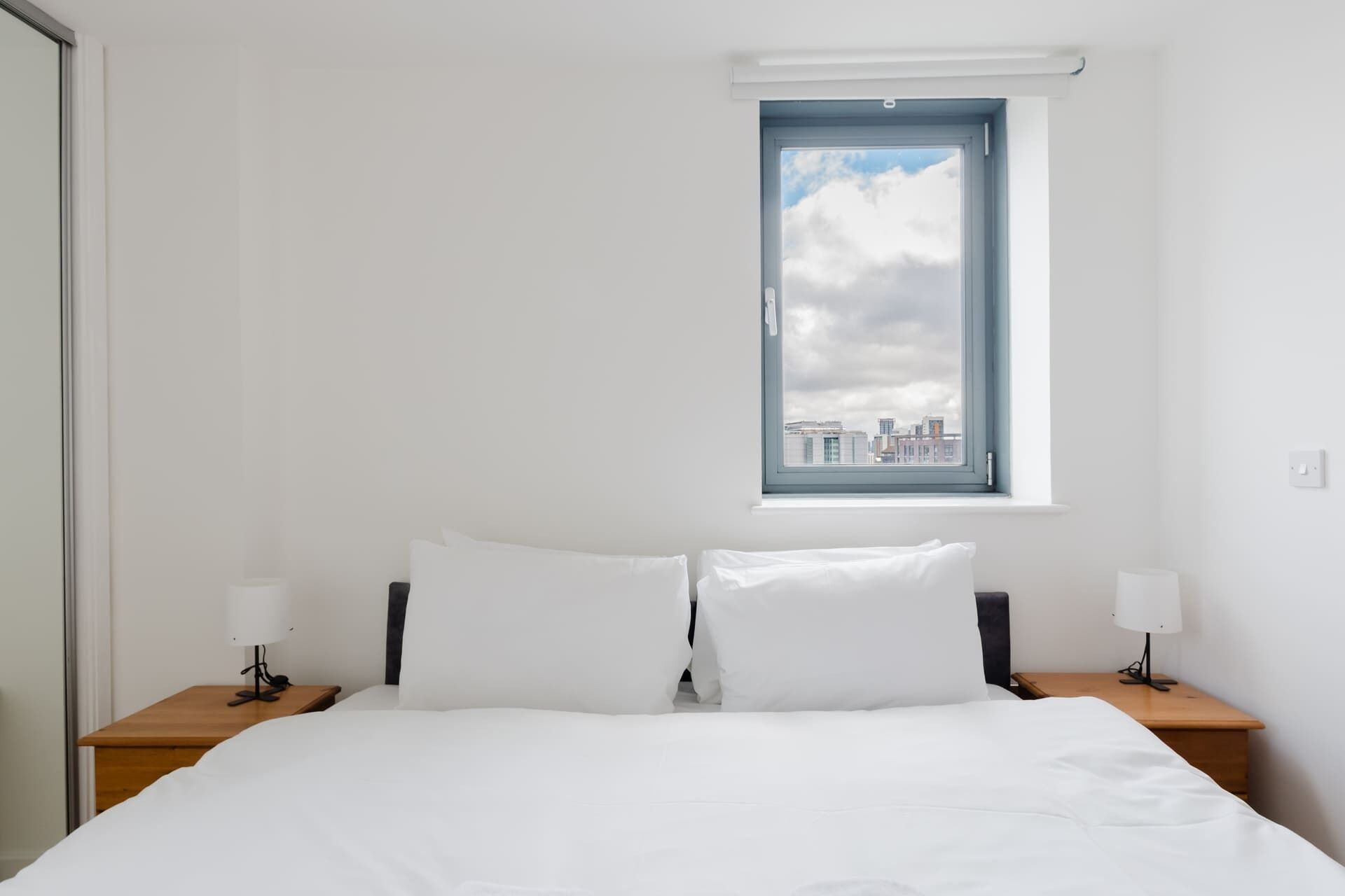 2 bedrooms, iron/ironing board, internet, bed sheets