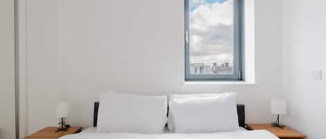 2 bedrooms, iron/ironing board, internet, bed sheets
