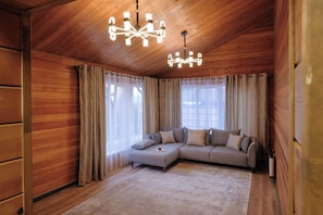 Comfort Cottage, Courtyard View | Living area