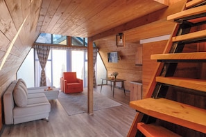 Family Chalet, Courtyard View | Living area