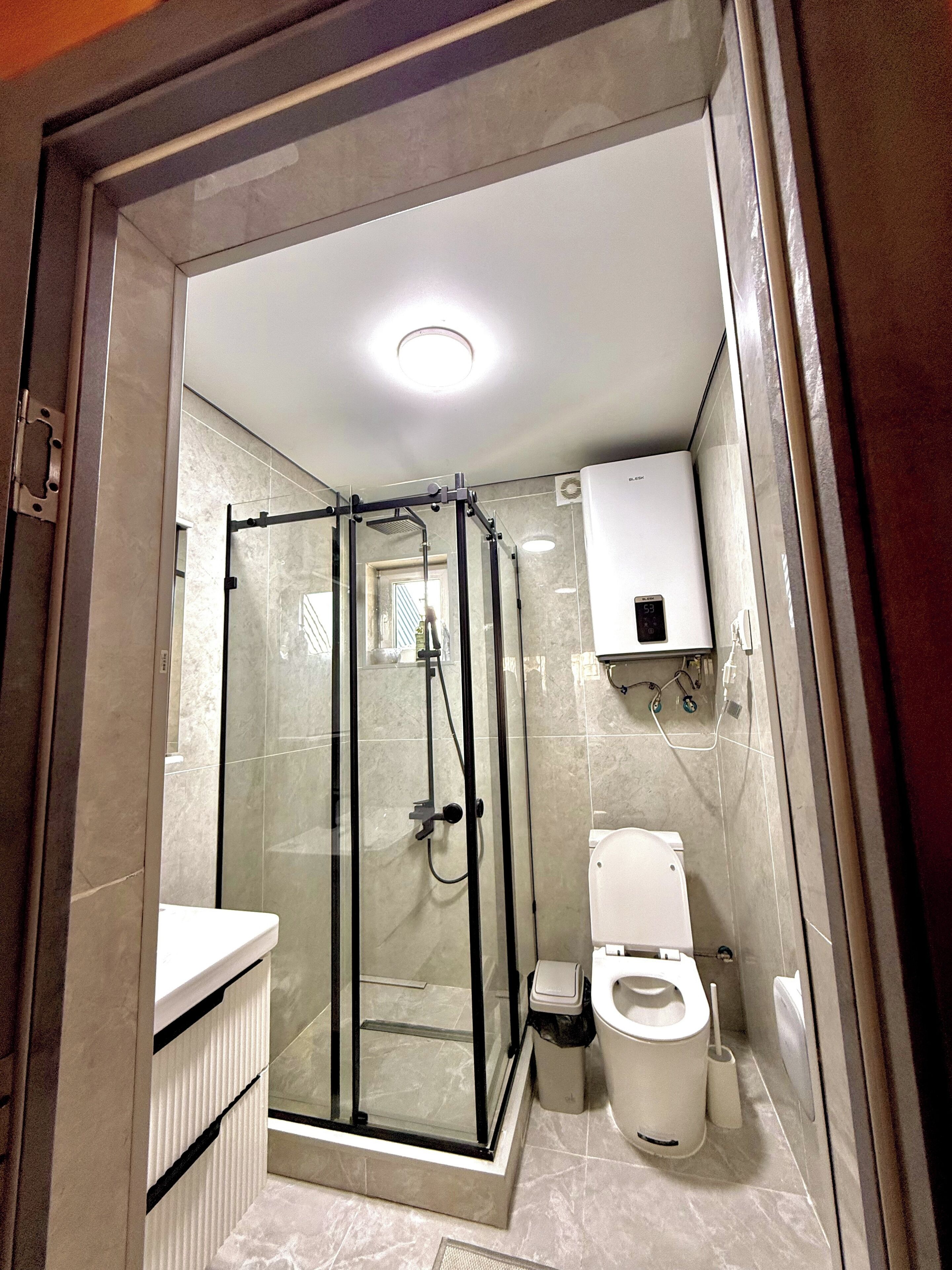 Cottage Comfort, pemandangan halaman | Kamar mandi | Shower, perlengkapan mandi gratis, pengering rambut, dan handuk