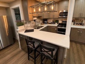 Private kitchen - Private 3 Bedroom Guest Suite (Calgary)