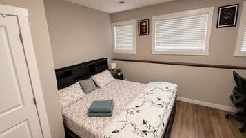 3 bedrooms, iron/ironing board, WiFi, bed sheets
