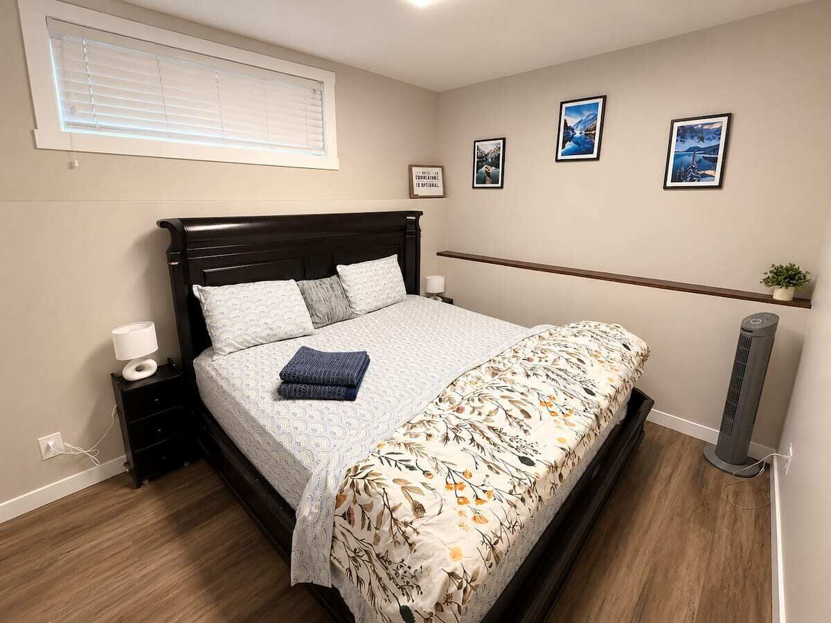 3 bedrooms, iron/ironing board, WiFi, bed sheets