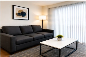 Living area - Nova City Hotel (Toronto)