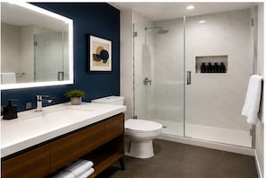 Bathroom - Nova City Hotel (Toronto)