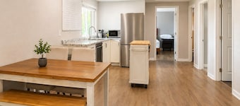 1,100 sf Spacious Cozy 2BR Near Denver DT, Red Rocks, and Rockies!