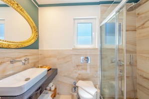Habitación cuádruple familiar, vista al mar | Baño