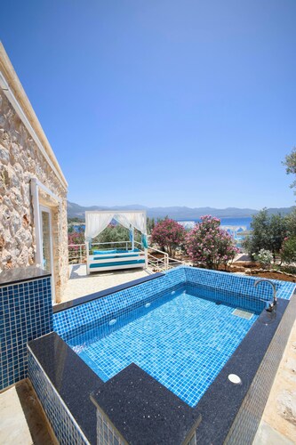 Blanca Beach Hotel