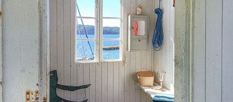 Beautiful home in Ljungskile with house sea view