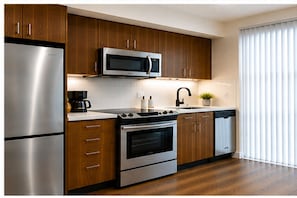Comfort Studio | Private kitchen - Maple Gate Suites (Toronto)