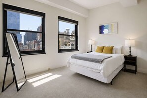 Iron/ironing board, travel cot, WiFi, bed sheets - 2 BR Iconic Detroit High-Rise Loft (Detroit)