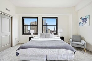 2 bedrooms, iron/ironing board, travel cot, WiFi - Urban Loft Living in Downtown Detroit & Gym (Detroit)