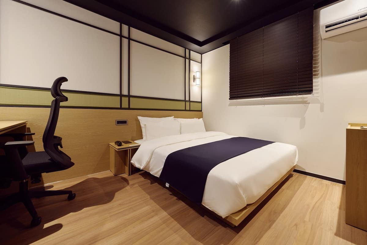 Business Room | Free WiFi