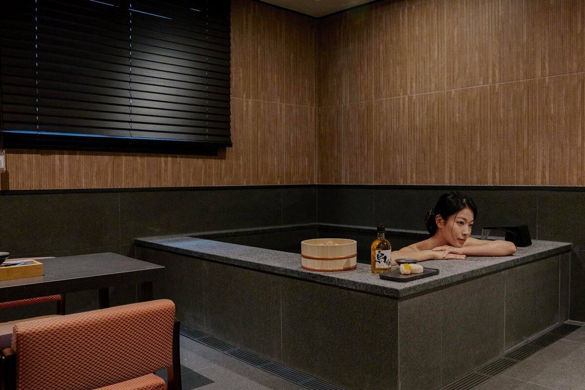 Signature Room | Free WiFi, bed sheets