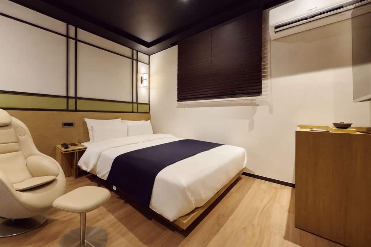 Massage | Free WiFi